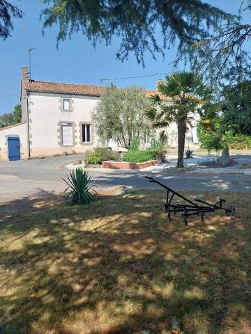 Cottage pour 2 personnes, avec jardin ainsi que vue et terrasse à Faye-l'Abbesse