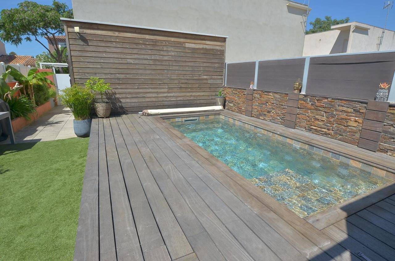 Double Room with Private External Bathroom in Aigues-Mortes, Côte d'Améthyste