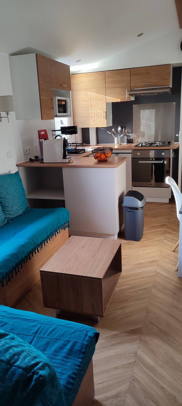 Mobile Home '6 Pers Tout Confort' avec piscine partagée et terrasse privée in Saint-Hilaire-de-Riez, Vendée