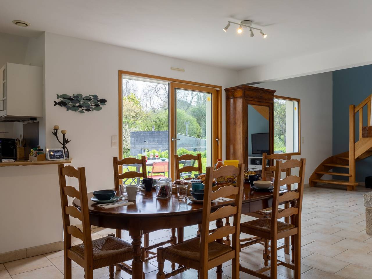 'Maison De Charlie' par Madame est Servie - avec terrasse privée, jardin privé et Wi-Fi in Trégastel, Côte de Granit Rose