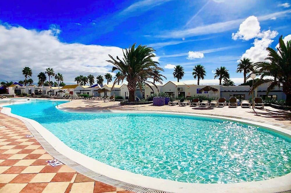 Modern-Luxury 1-bedroom bungalow with Free Wi-Fi in Caleta de Fuste, Antigua