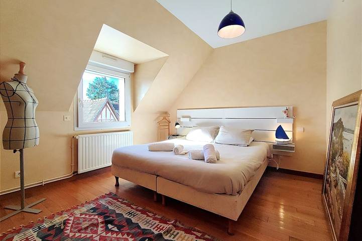 Villa Des Arts, Beautiful seaside vacation home with private pool in Ouistreham, Caen region