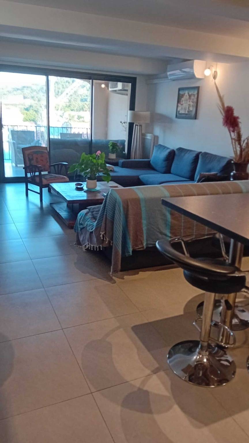 Apartamento entero, Apartamento 'Bel Appartement Spacieux' con vistas al mar, Wi-Fi y aire acondicionado in La Côte Vermeille, Port-Vendres