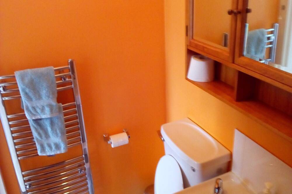 Entire apartment, £85/night cosy annex in the beautiful  suburbs of Nottingham. Close to shops! in Arnold (Nottinghamshire), Nottinghamshire