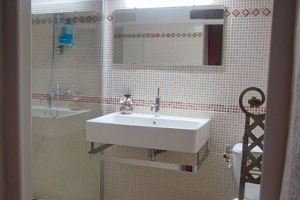 Mas Estrela-Lo Roc: its authentic charm, a space in the heart of the mas. in Bessèges, Cevenas