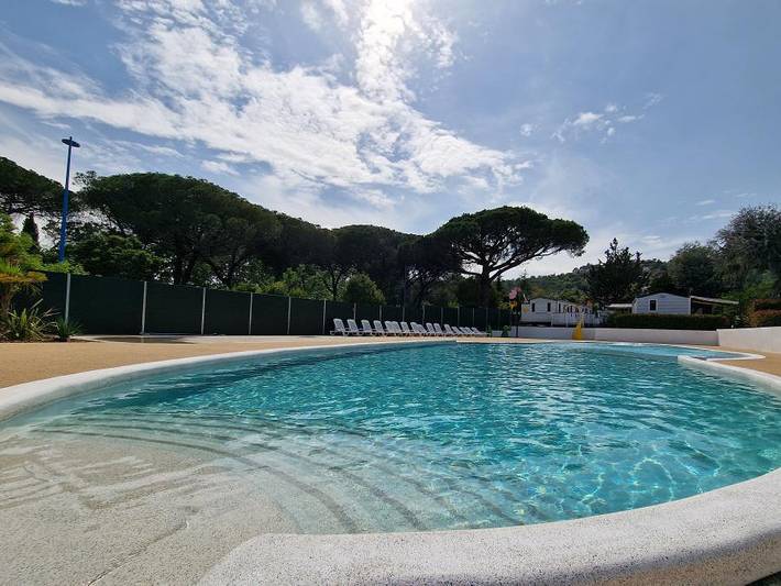Camping pour 4 personnes, avec Terrasse