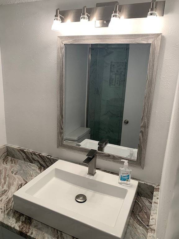 Vacation rental for 6 people, with yard and pool as well as balcony in Ormond Beach