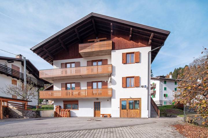 Entire apartment, Apartment 'Barbacin' with Mountain View and Shared Garden in Falcade, Dolomiti Superski