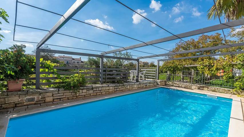 Ferienwohnung für 4 Personen, mit Pool und Garten