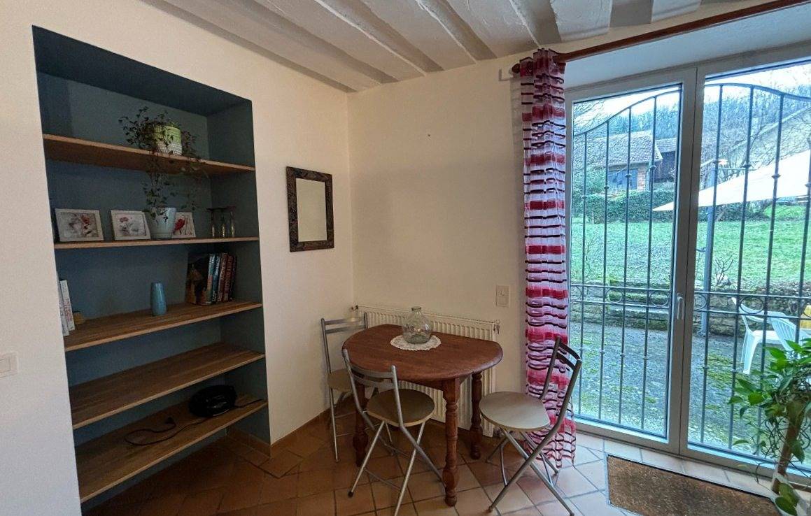 Jura - Hebergement dans maison vigneronne, à proximité de Poligny in Saint-Lothain, Jura