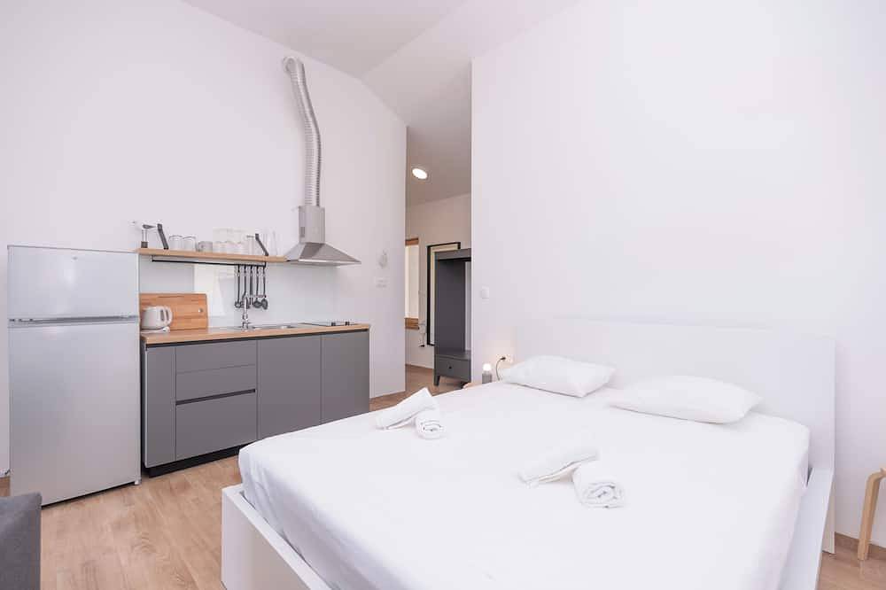 Entire apartment, Brand new apt W Balcony & Perfect Seaview @ Center in Hvar City, Hvar