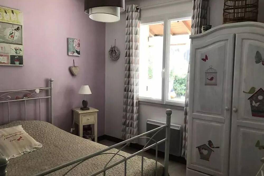 House in a little corner of paradise just a stone's throw from the waves in Hourtin Plage, Hourtin