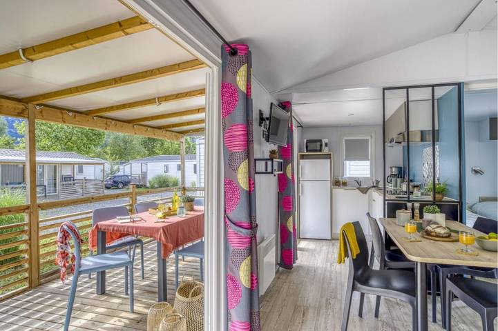 Camping pour 4 personnes, avec jardin ainsi que terrasse et piscine, animaux acceptés dans Bauges - 3