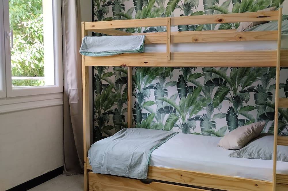 Apartamento entero, Renovated \"La dépendance\" a stone's throw from Meyrueis ideal setting for up to 7 people in Meyrueis, Cevenas