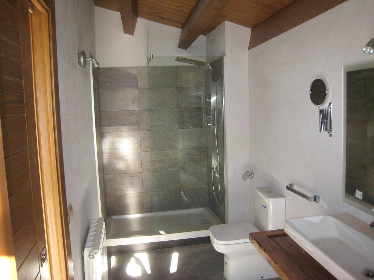 Appartement entier, Appartement 'La Cort De Ca L'Escolà' avec vue sur la montagne, jardin partagé et Wi-Fi in Lles de Cerdanya, Pyrénées catalanes
