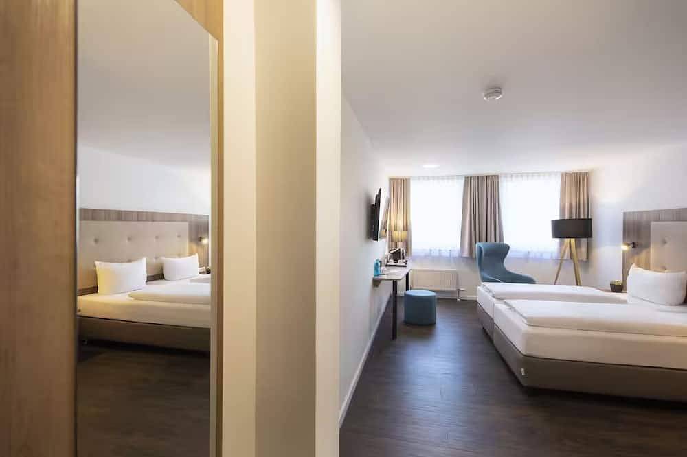 Stylish Twin Stay! Near Business District & City Attractions in Stuttgart, Stuttgart Region