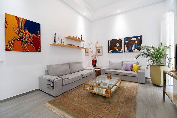 Apartamento entero, Apartamento "Piso con Encanto" cerca de la playa con balcón y Wi-Fi in Casco Antiguo de Cádiz, Cádiz