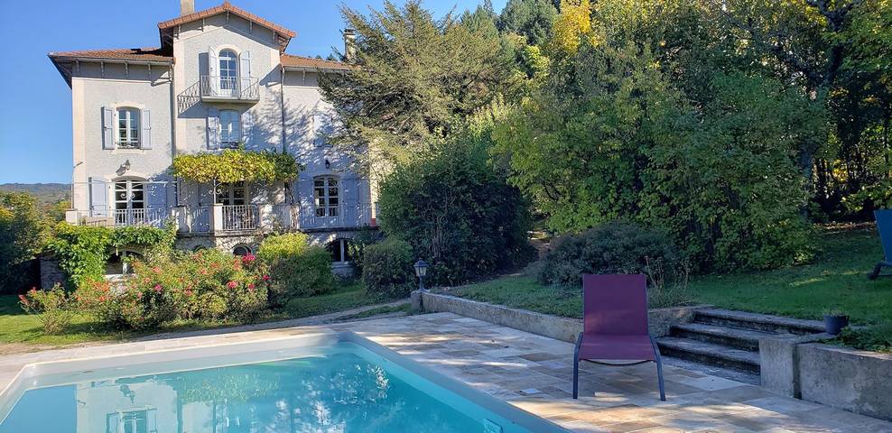 Gîte pour 2 personnes, avec Jacuzzi ainsi que Jardin et Piscine en Ardèche