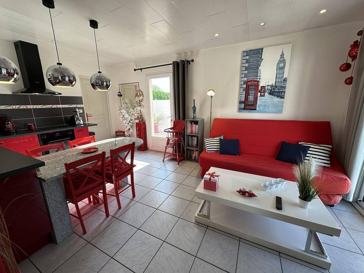 Prune in Saint-Vincent-de-Paul, Région de Dax