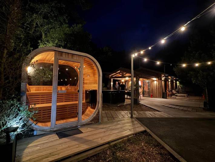 Gîte pour 6 personnes, avec jacuzzi et jardin dans Port de Maguide