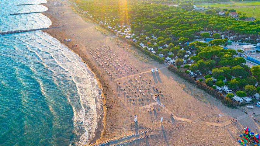 Kemping dla 4 osób, z ogród i basen oraz sauna i basen dla dzieci w Cavallino