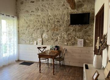 Location de vacances pour 2 personnes, avec piscine ainsi que jardin et vue sur le lac dans Sèvremont