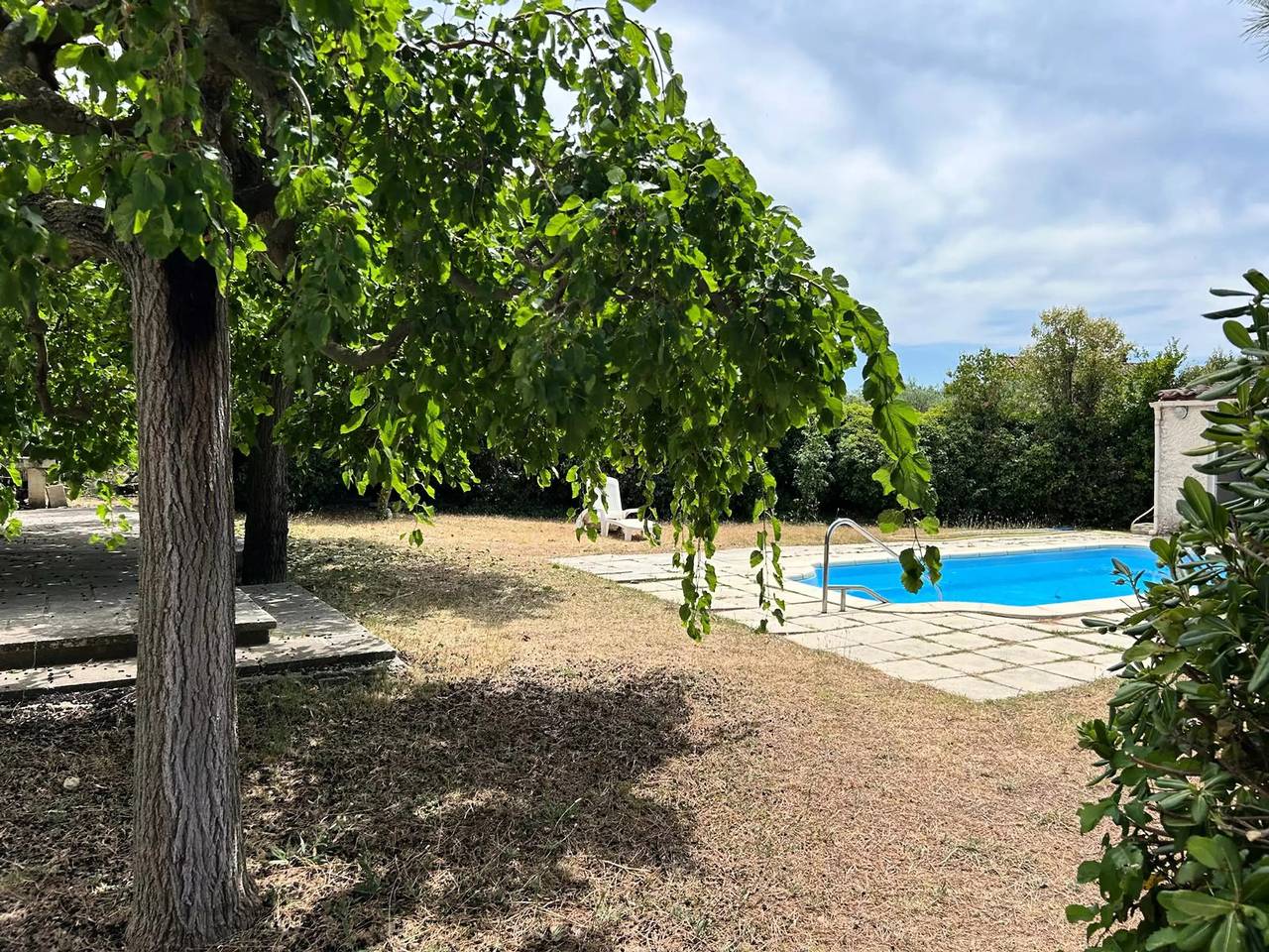 House 8 Persons in Fontvieille, Arles region