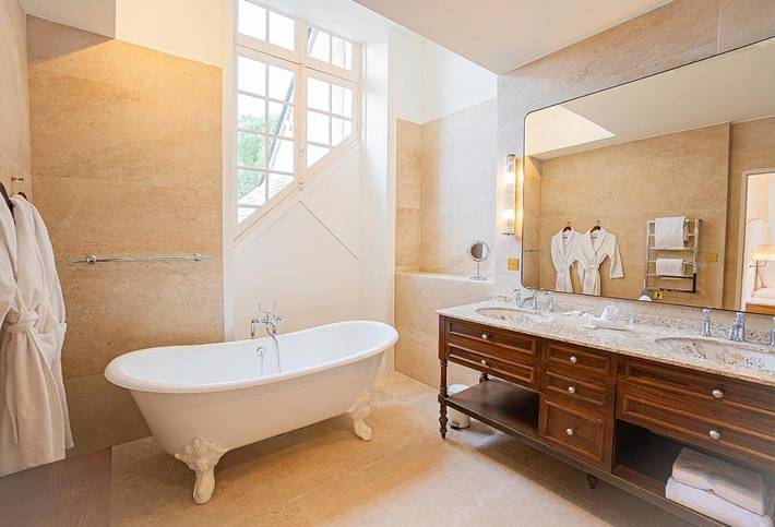 Hôtel pour 3 personnes, avec piscine ainsi que jacuzzi et jardin à Briollay - 2