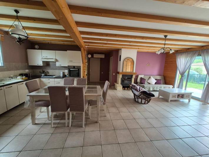 Location de vacances pour 6 personnes, avec jardin, adapté aux familles à Biars-sur-Cère