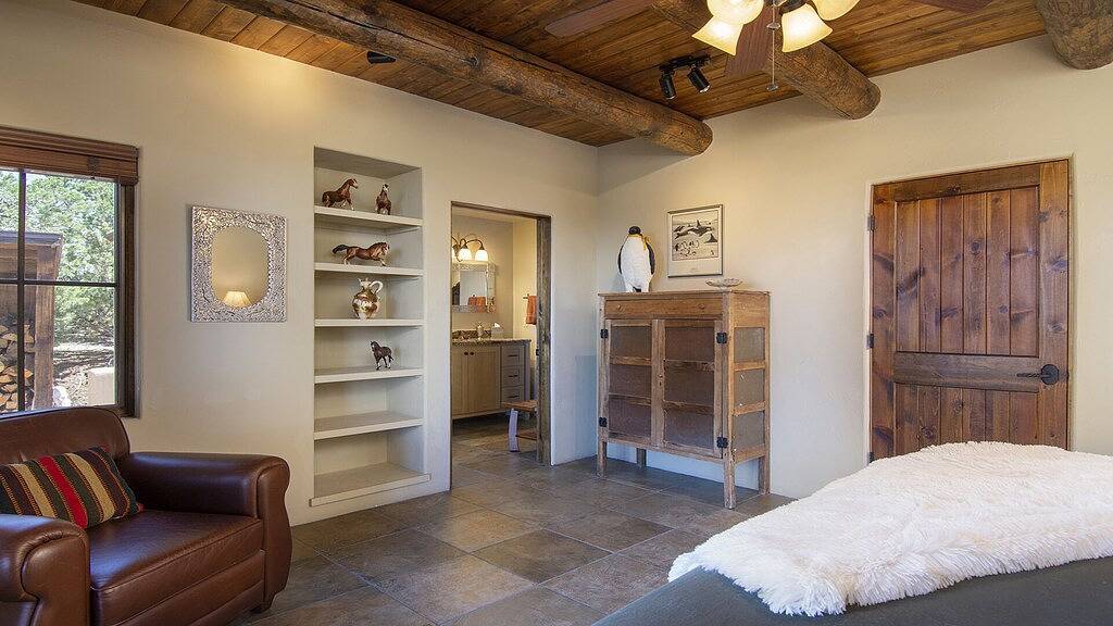 Luxurious 3 Bedroom-3 Bath~ Majestic views~ outdoor Hot tub~10 minutes to Plaza in Santa Fe, Santa Fe County