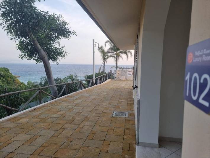 Appartamento per 2 persone, con Terrazza e Giardino nonché Piscina e Panorama a Faro Capo Vaticano