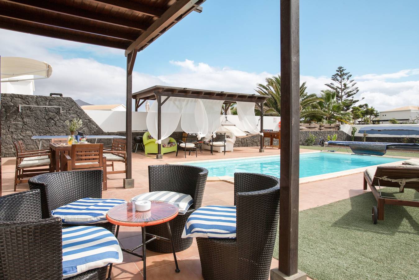 Villa Kodotoma avec vue sur la mer, Wi-Fi haut débit, jardin, terrasses et piscine. in Playa Blanca, Yaiza