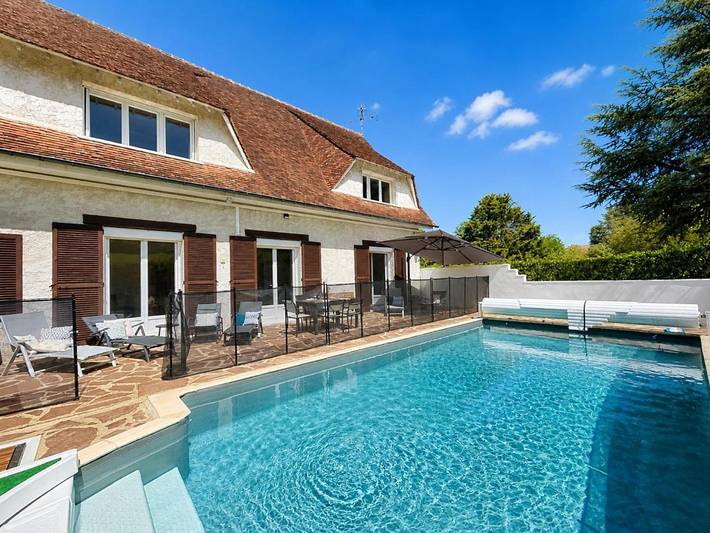 Location de vacances pour 10 personnes, avec Balcon et Terrasse ainsi que Jardin et Piscine à Anet