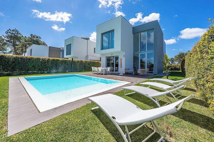 Villa para 6 pessoas, com jardim e varanda em Aroeira
