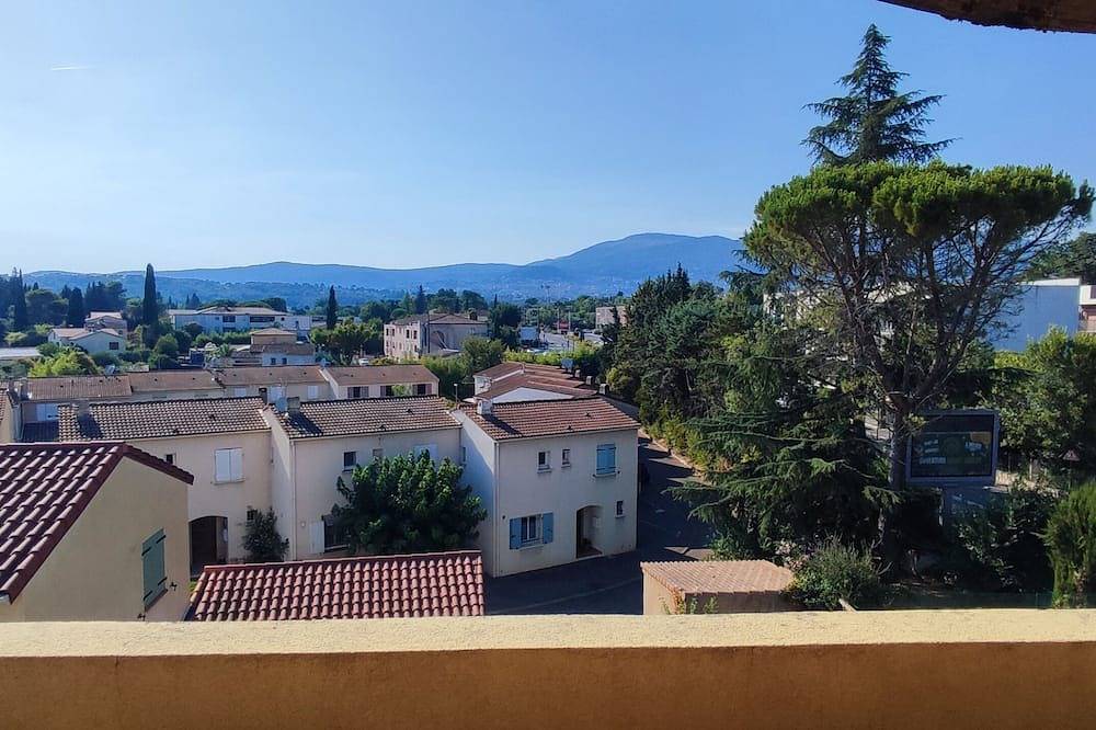 Entire apartment, T2 climatisé avec vue proche de Cannes et Grasse in Mouans-Sartoux, Mediterranean Coast (France)