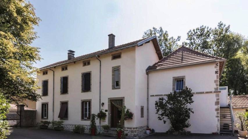 Location de vacances pour 3 personnes, avec jardin et vue dans Corre - 4