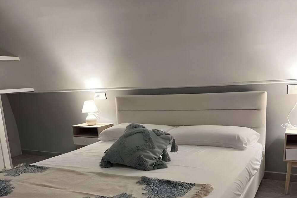 Appartamento intero, Bed and Breakfast 'Appartamento - Orchidea Celeste' con vista mare, Wi-Fi e aria condizionata in Manfredonia, Gargano