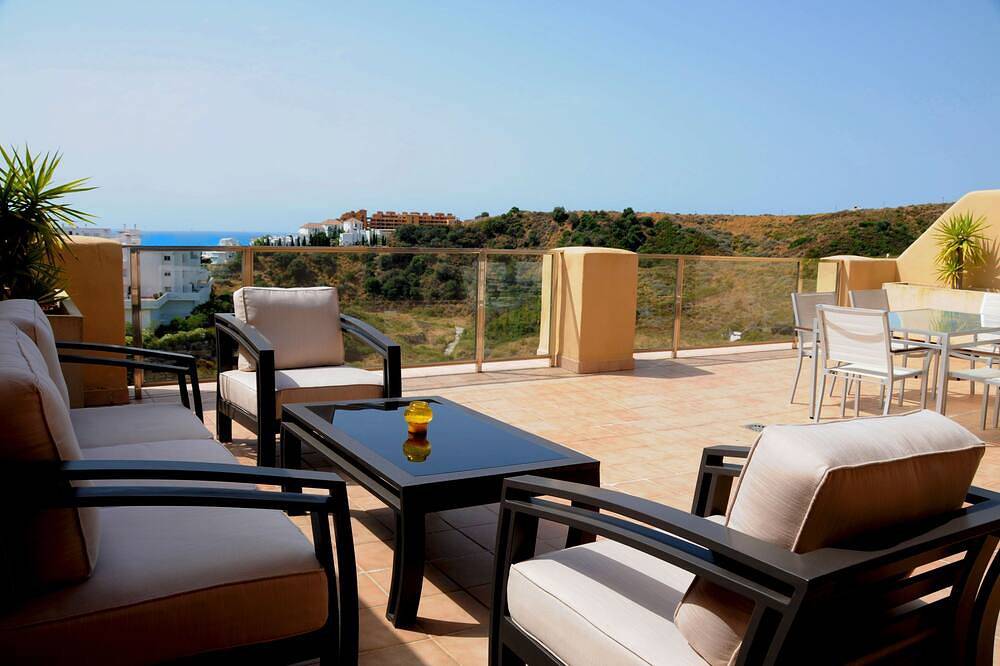 Apartamento entero, Elegante ático - perfectamente situado entre Estepona y Marbella in La Resina, Estepona
