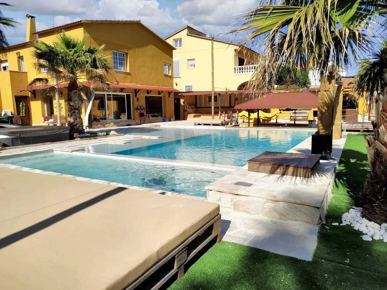 Villa élégante à Rubí avec piscine privée et jardin in Rubi, Barcelone l'intérieur des terres