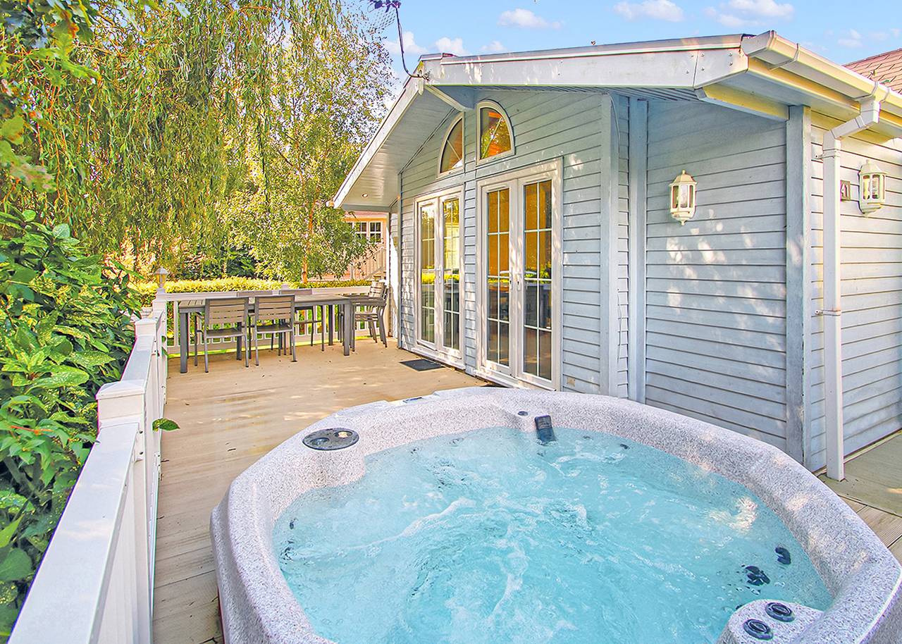 Signature Lodge 1 in Milford-on-Sea, Hampshire