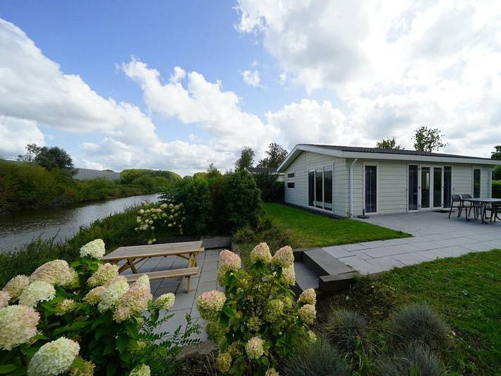 Vakantiehuis voor 4 personen, with Balkon/Terras and Terras as well as Tuin in Haarlemmermeer