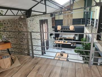 Cottage pour 10 personnes, avec terrasse ainsi que vue et piscine à Cendras