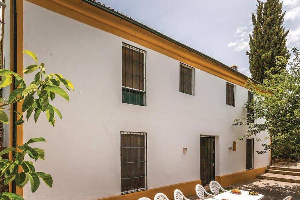 Country House 'Paraje El Saltadero' with Mountain View, Private Pool and Wi-Fi in Cuevas del Becerro, Málaga Province