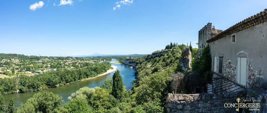 Location de vacances pour 18 personnes, avec vue ainsi que jardin et piscine à Aiguèze - 2