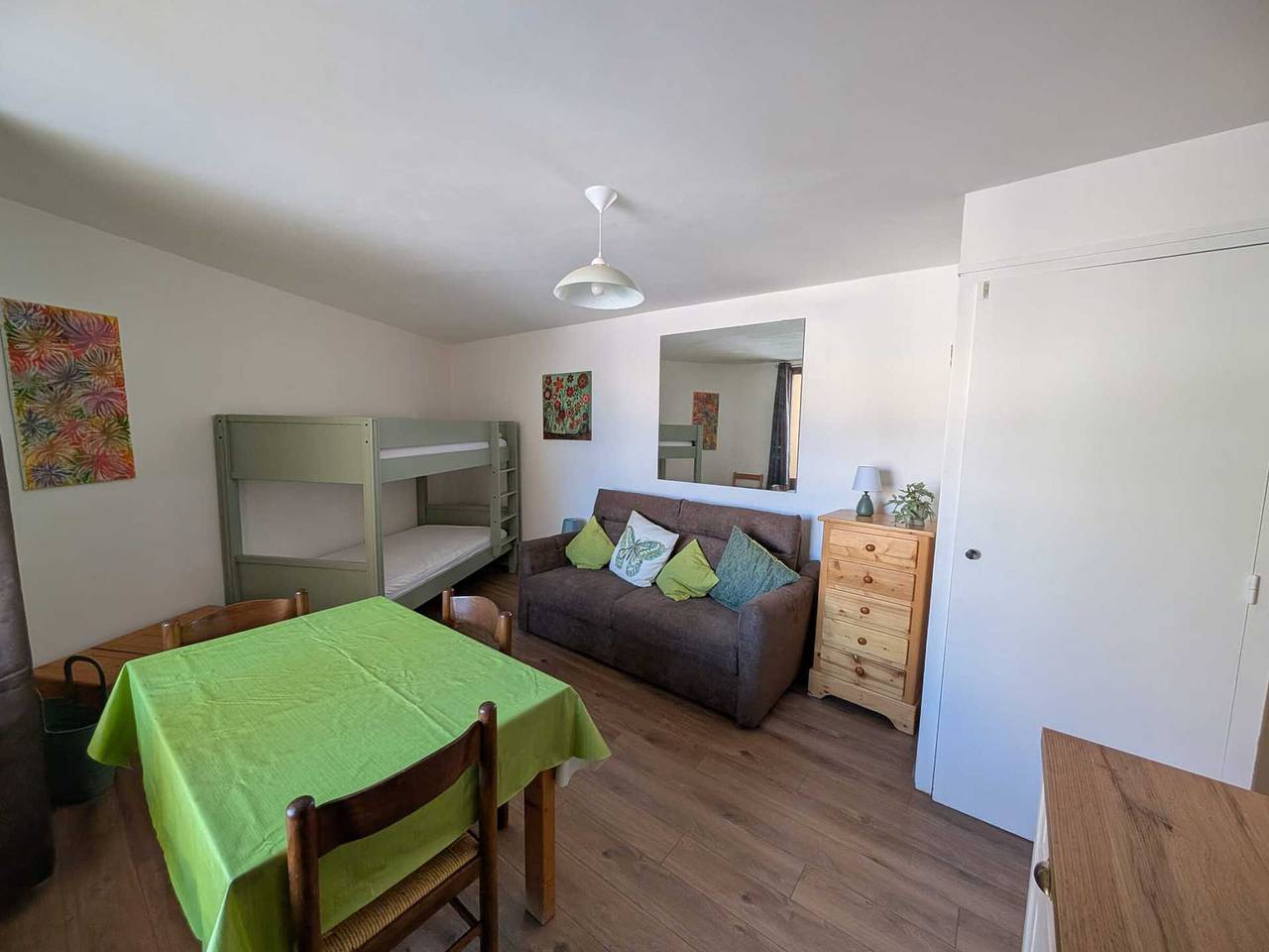 Gehele studio, Ski-in/out studio with balcony, pets allowed in Montgenèvre, Briançon en omgeving