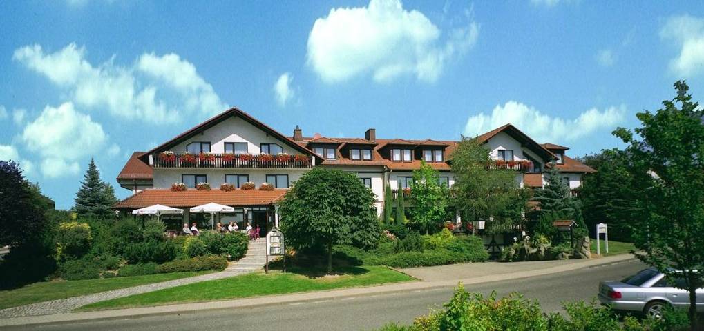 Hotel für 3 Personen, mit Whirlpool und Terrasse sowie Garten und Sauna in Bad Emstal