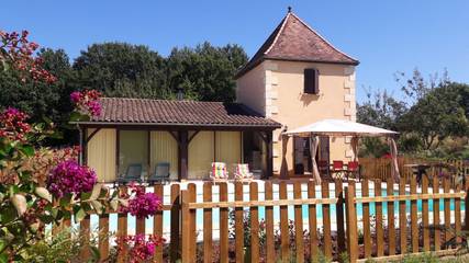 Gîte pour 3 personnes, avec terrasse et piscine à Saint-Avit-Sénieur