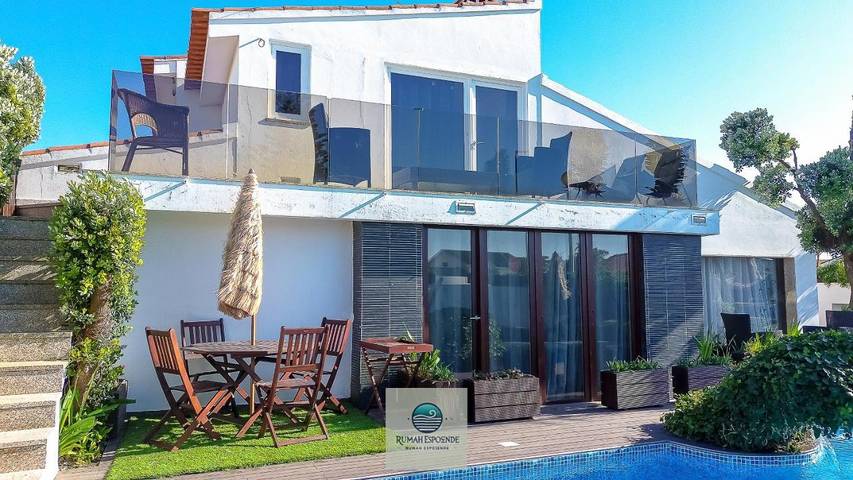 Location de vacances pour 10 personnes, avec piscine ainsi que jardin et vue dans Marinhas - 4