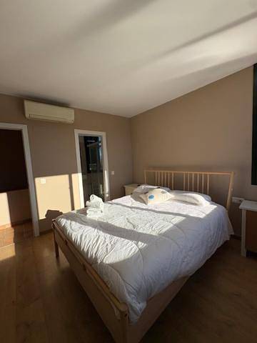 Location de vacances pour 6 personnes, avec vue ainsi que jardin et piscine à Navata - 4