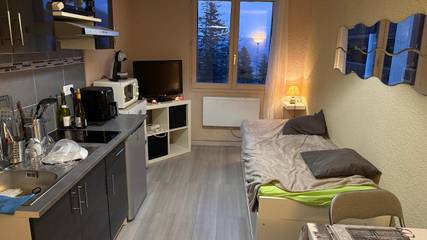 Gîte pour 5 personnes, avec piscine et vue dans Chabanon Selonnet